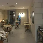 Hotel L'adresse 2*